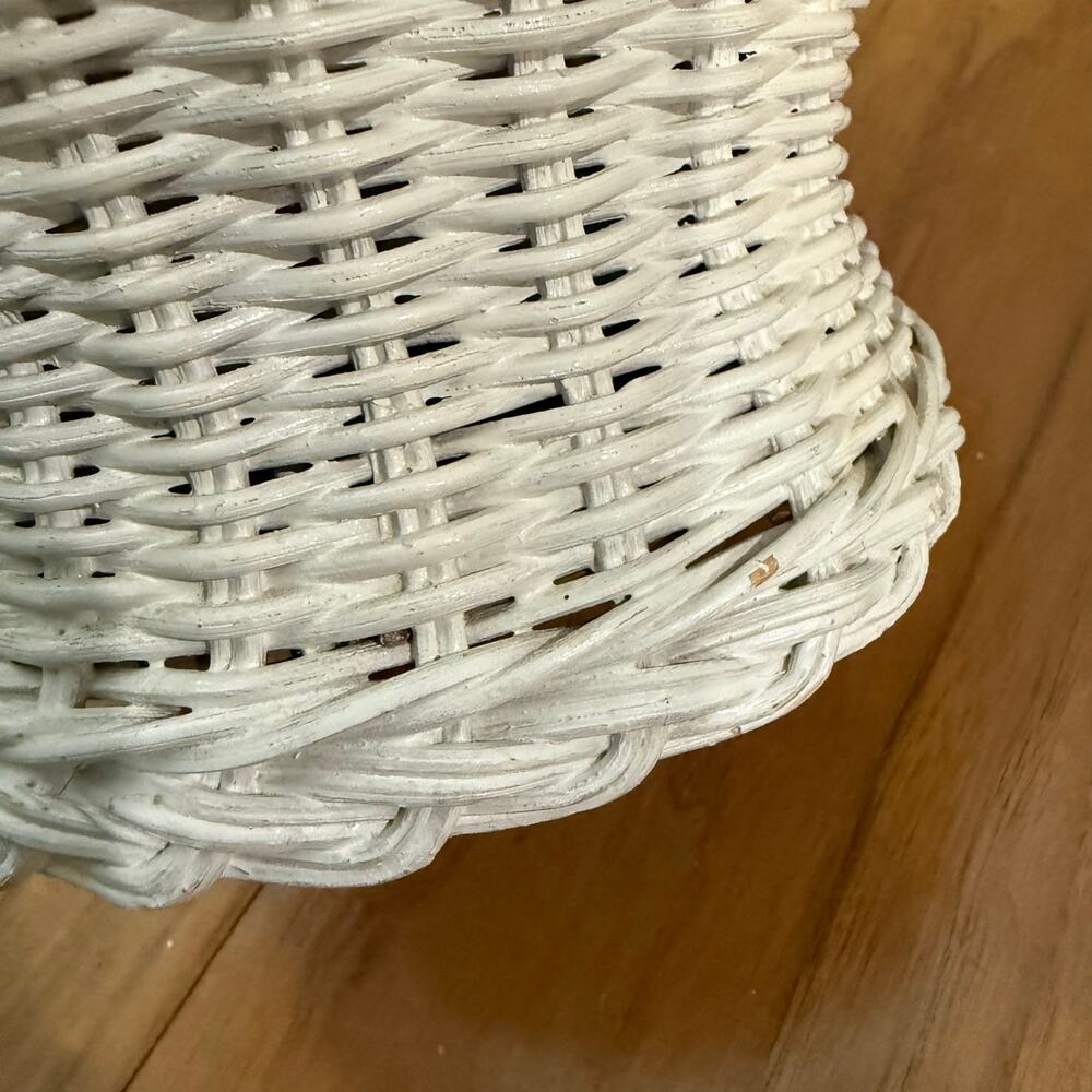 Vintage White Wicker Lamp And Shade Ginger Jar - Picture 10 of 15